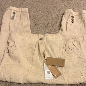 Beige Button-Accent Capris Pants